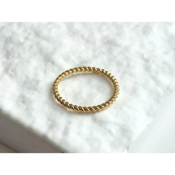 Braided Rope Minimalist 90's Gold Toned Costume Jewelry Vintage Ring - sz 7.75 - Picture 7 of 7